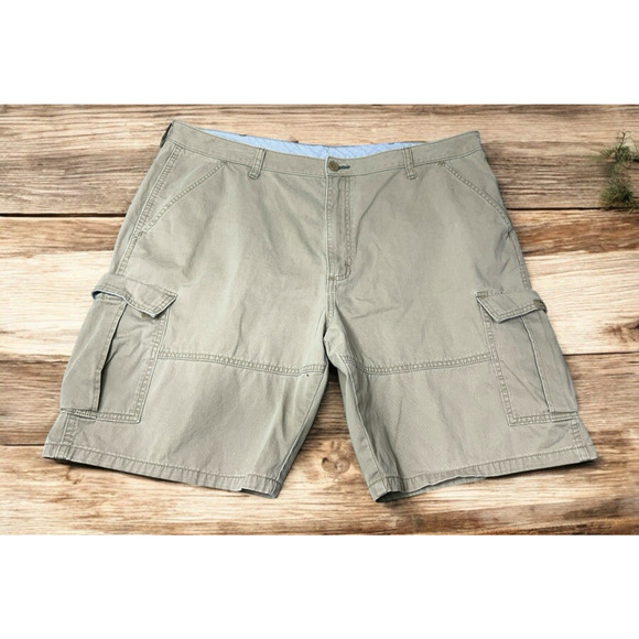 Wrangler Other - Men's Wrangler Beige Cargo Shorts Sz 40 Work Outdoors Short 9" Inseam Casual